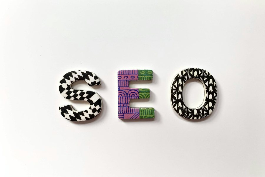 SEOの文字を並べたオブジェ